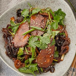 Աղցան ծովային սև սնկով և հորթի մսով