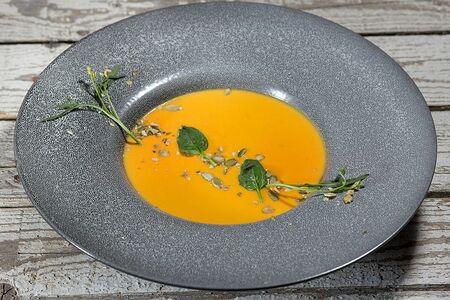 Тыквенный крем-суп с сыром страчателла