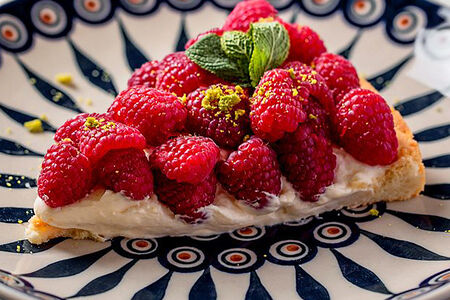 Пирог со свежей малиной