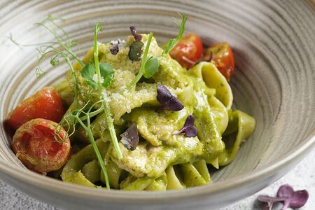 С индейкой, домашним сыром и соусом Песто