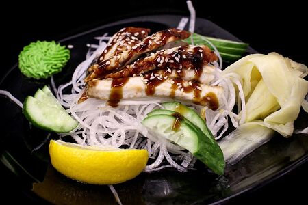 Сашими Угорь