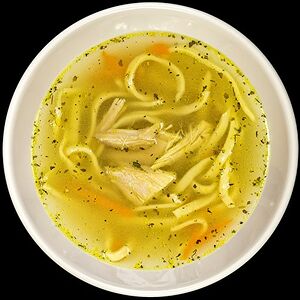 Суп куриный с чесночными тостами