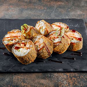 Жаренный ролл с лососем и угрем