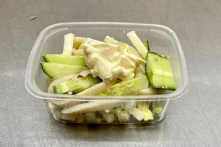 Салат с кальмарами