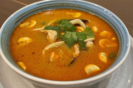 Том ям с морепродуктами