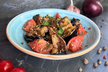 Баклажан с томатами во фритюре