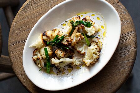 Запеченная цветная капуста с луком