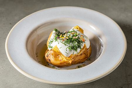 Печеный картофель, копченая сметана
