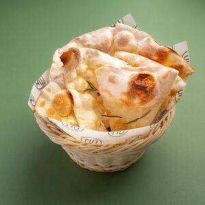 Фокачча на тонком тесте с розмарином