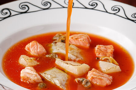 Суп из неаполитанских томатов с морепродуктами