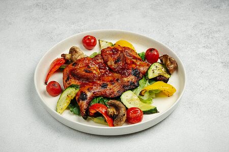 Цыпленок, запеченный с овощами