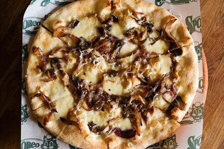 Пицца с вешенками и раклетом