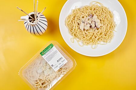 Паста с курицей и беконом