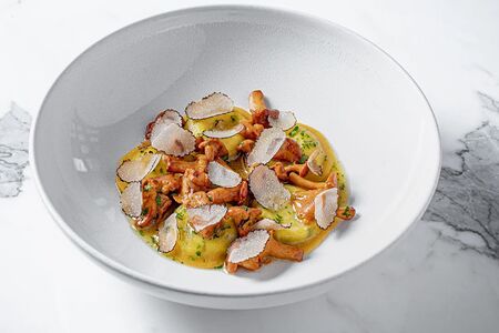 Равиоли с лисичками и трюфелем