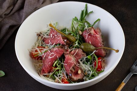 Салат с ростбифом