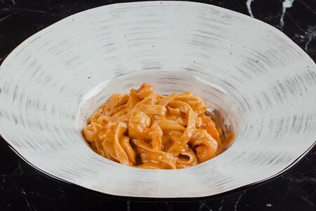 Паста с креветками в пряном соусе