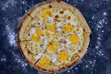 С копченой курицей и тремя сырами