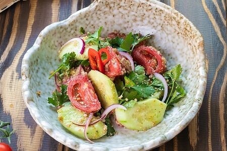 Грузинский салат с кахетинским маслом