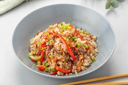 Рис вок с яйцом и курицей