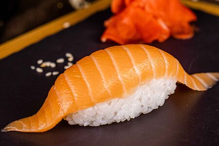 Суши Лосось