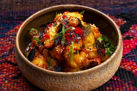 Попкорн из креветок с соусом васаби