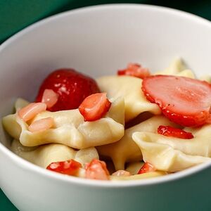 Вареники с клубникой