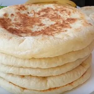 Лепешка пшеничная с сырным соусом