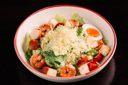 Цезарь с тигровыми креветками