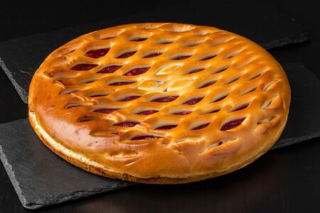 Пирог с брусникой и яблоком