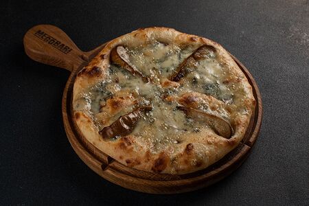 Имеретинский хачапури с грушей и сыром дорблю