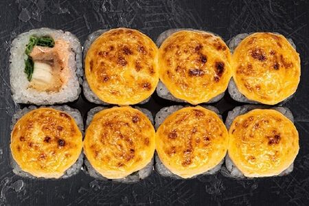 Рыбный юрист с лососем и окунем темпура