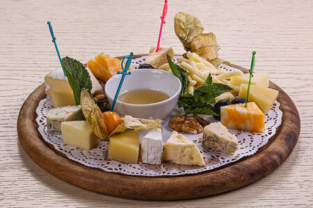 Ассорти домашних сыров