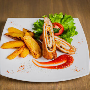 Свинина фаршированная по-белоруски с картофельными дольками