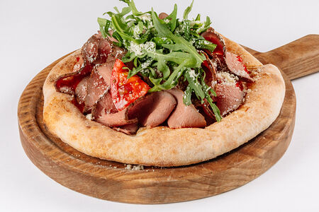 Фокачча с ростбифом, пастой из фасоли и тунца