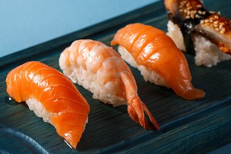 Суши Копчёный лосось