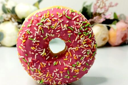 Донат Клубничный