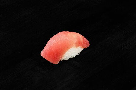 Суши с тунцом