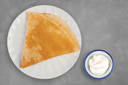 Блины со сметаной