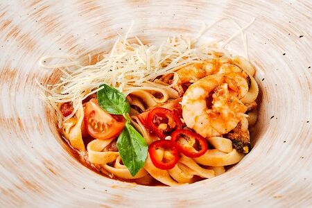 Паста с морепродуктами и соусом маринара