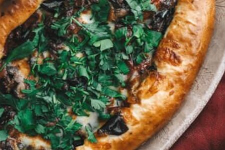 Хачапури по-аджарски с овощами