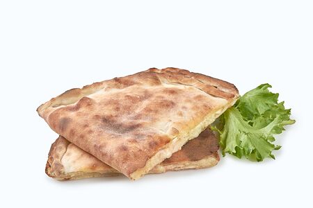 Кальцоне с курицей и томатами