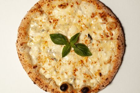 Пицца четыре сыра