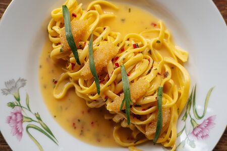 Лингвини с щучьей икрой и эстрагоном