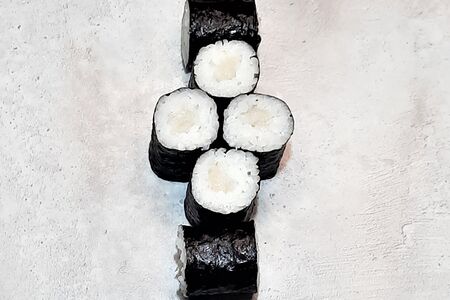 Ролл с окунем