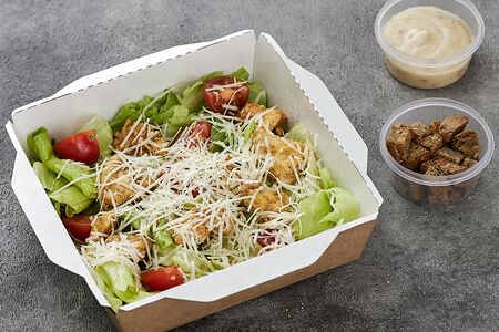 Салат Цезарь с курицей