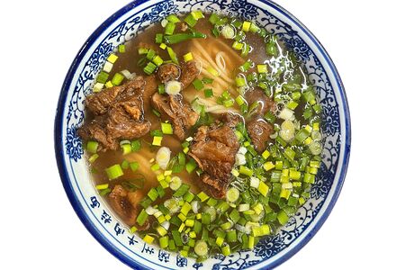 Тянутая лапша с тушёной говядиной