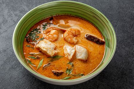 Том ям с курицей и креветками