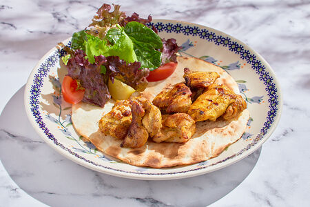 Шашлык куриный со свежими овощами