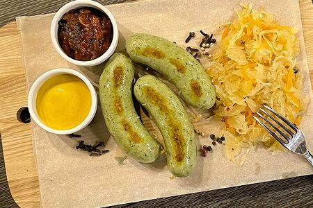 Колбаски Гурме с пармезаном и шпинатом