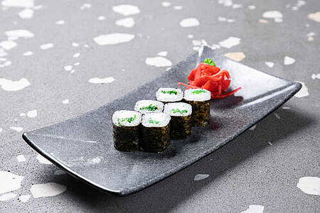 Маки с сыром и чукой